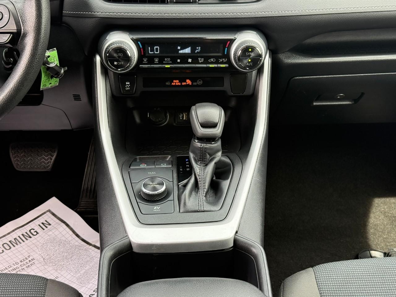 Toyota RAV4 Vehicle Full-screen Gallery Image 16