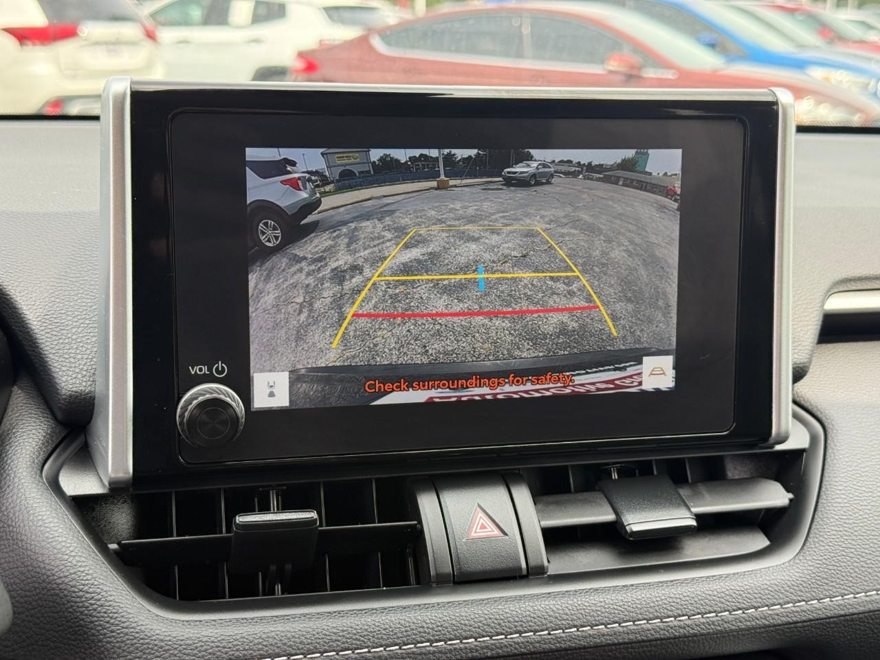 Toyota RAV4 Vehicle Full-screen Gallery Image 24