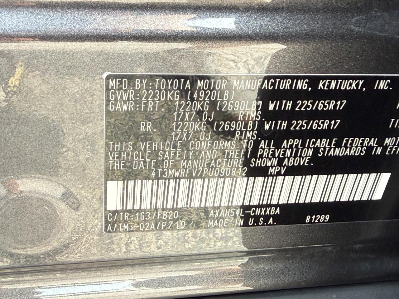 Toyota RAV4 Vehicle Full-screen Gallery Image 25