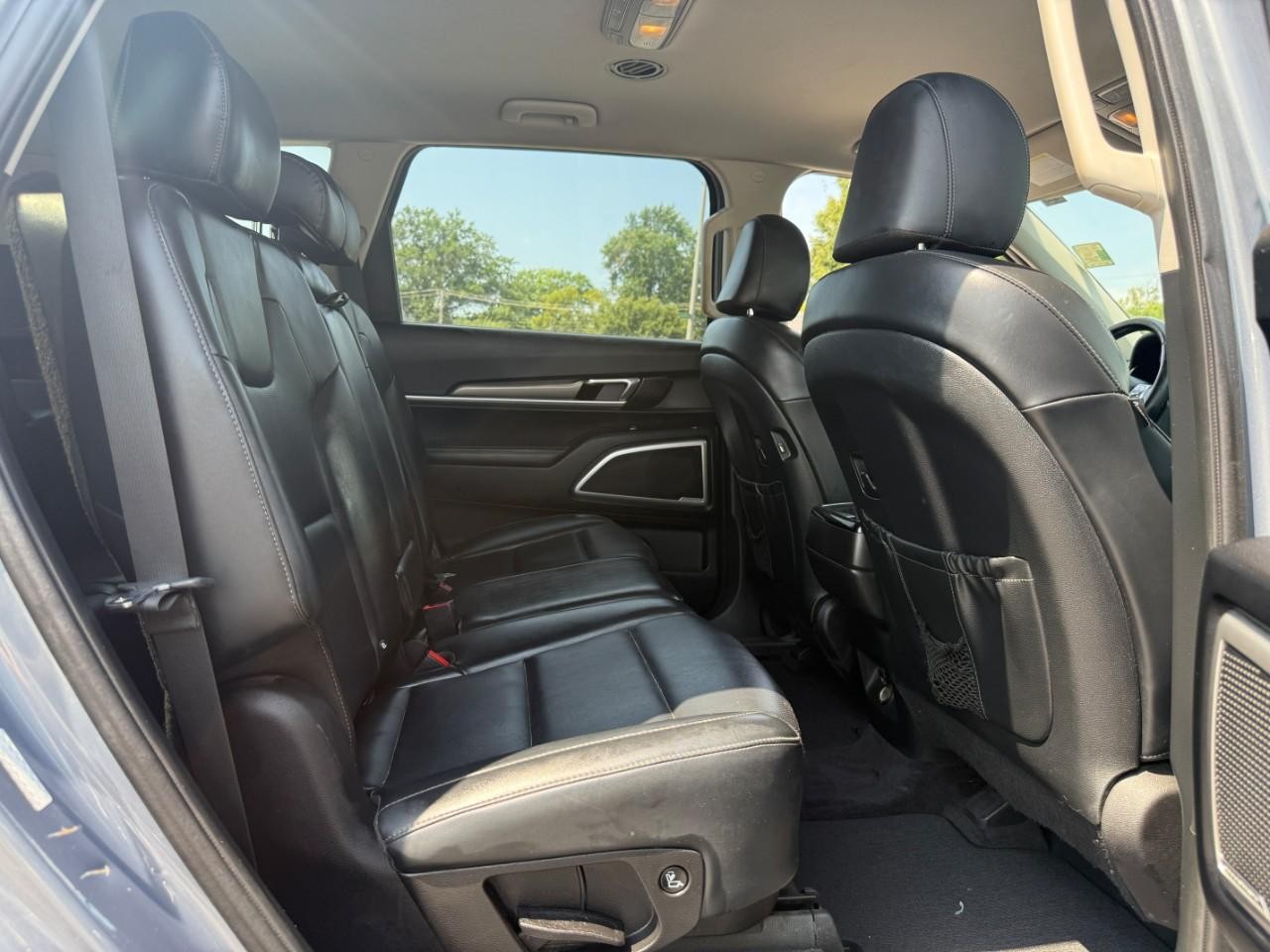 Kia Telluride Vehicle Full-screen Gallery Image 11