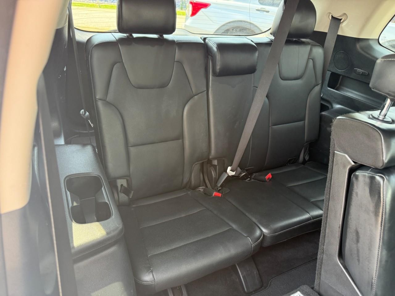 Kia Telluride Vehicle Full-screen Gallery Image 12