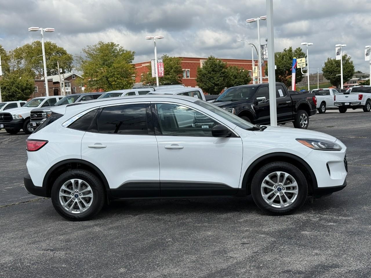 Ford Escape Vehicle Full-screen Gallery Image 05