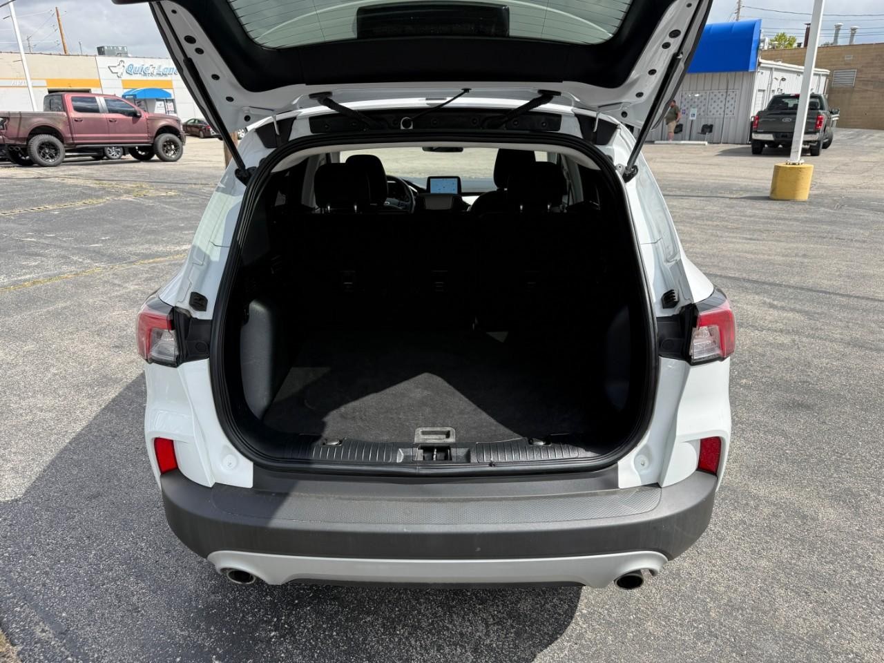 Ford Escape Vehicle Full-screen Gallery Image 07