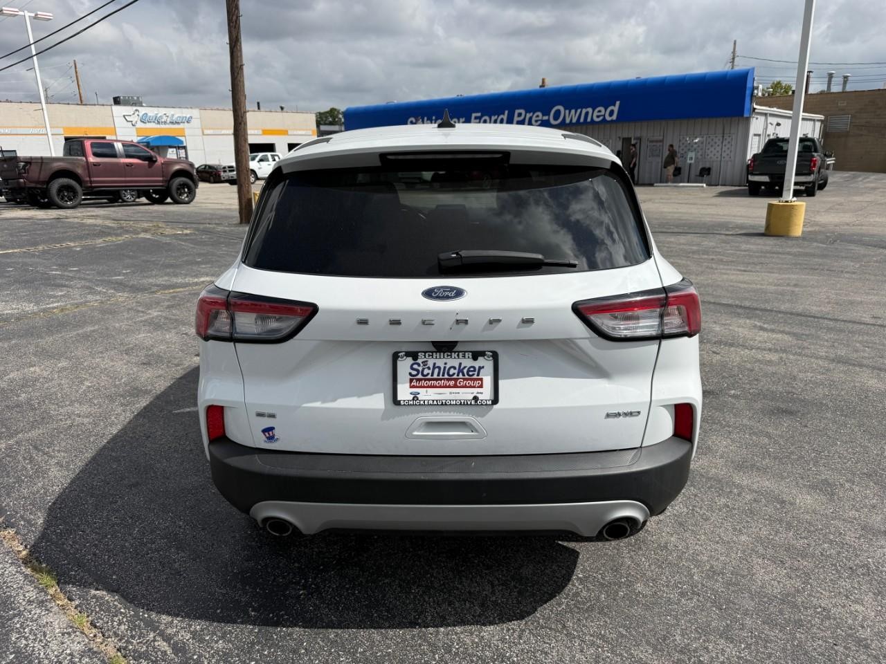 Ford Escape Vehicle Full-screen Gallery Image 08