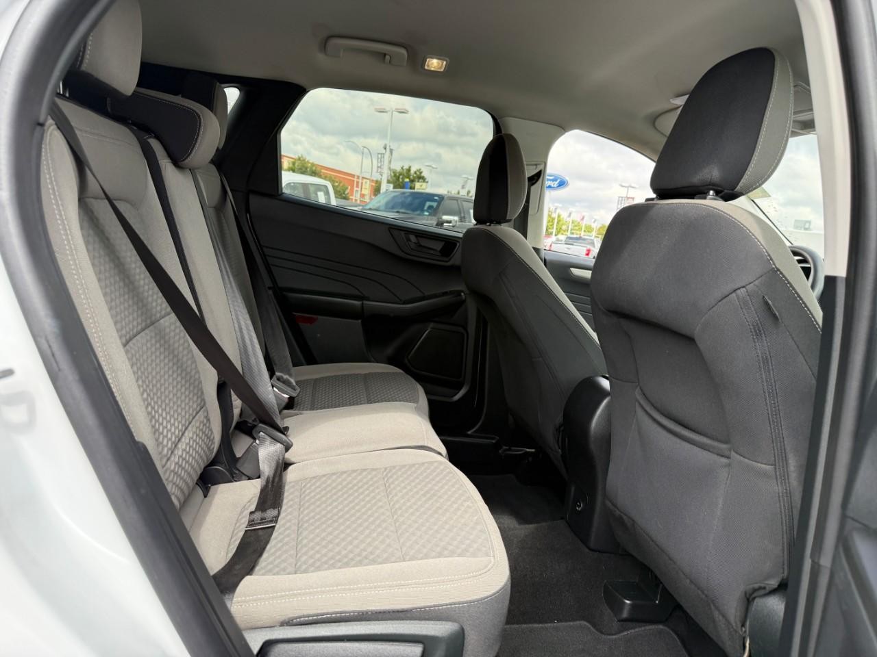 Ford Escape Vehicle Full-screen Gallery Image 10