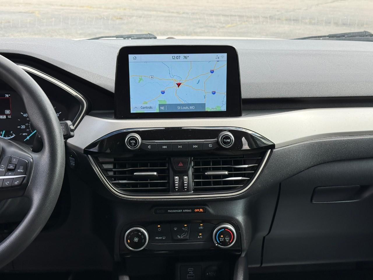 Ford Escape Vehicle Full-screen Gallery Image 13