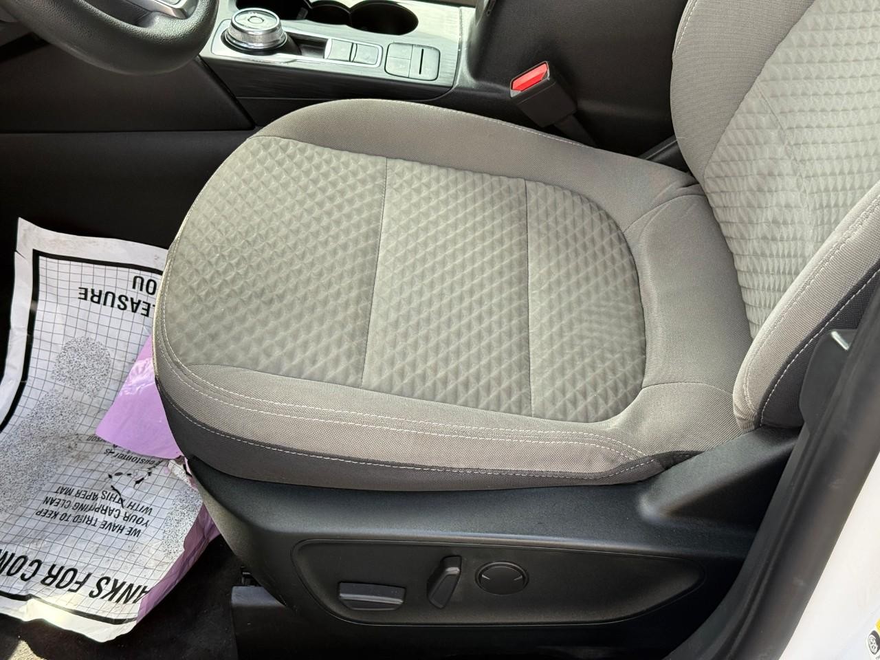 Ford Escape Vehicle Full-screen Gallery Image 16