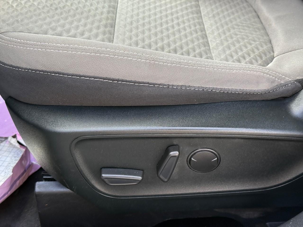 Ford Escape Vehicle Full-screen Gallery Image 17