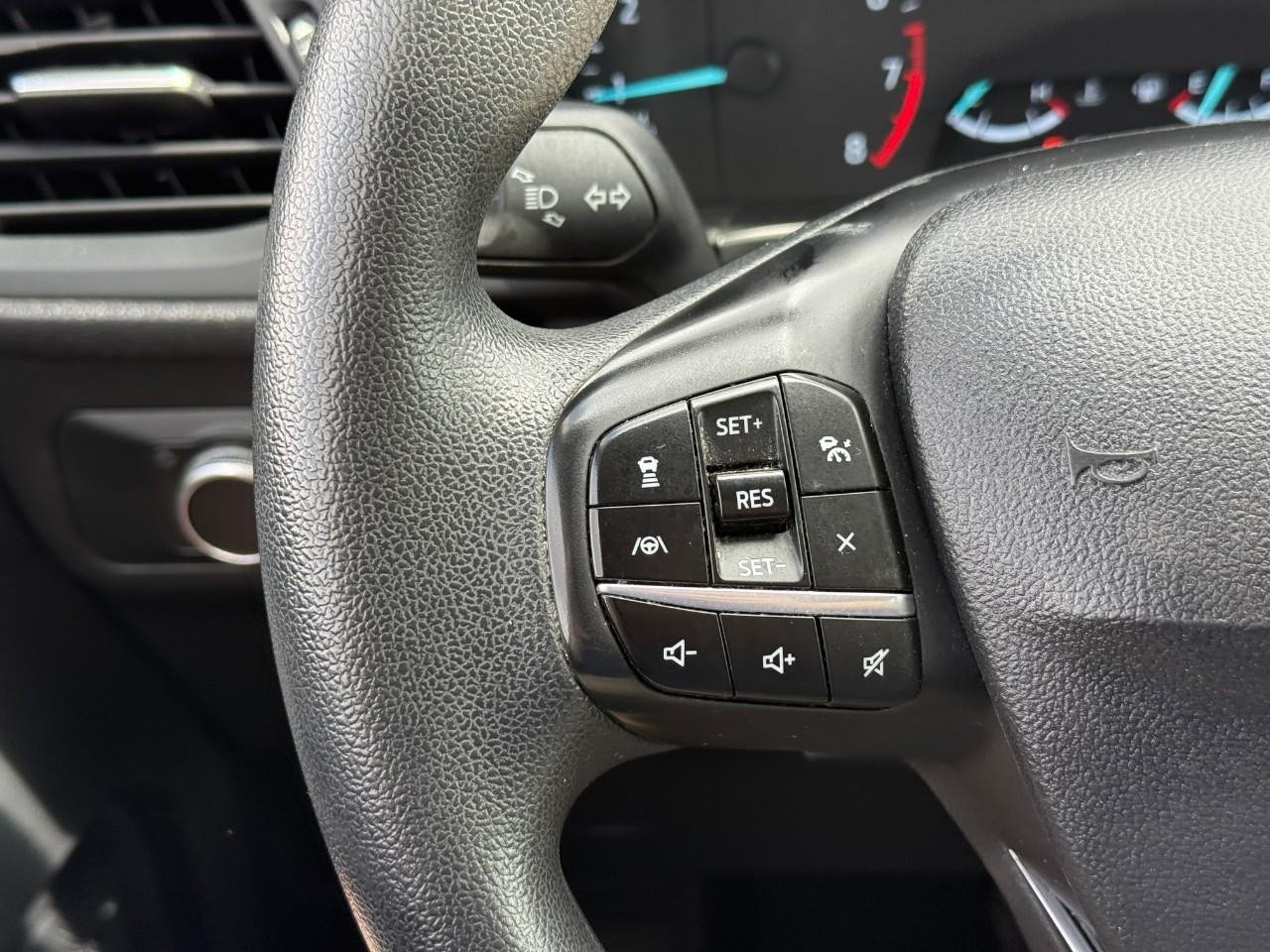 Ford Escape Vehicle Full-screen Gallery Image 18
