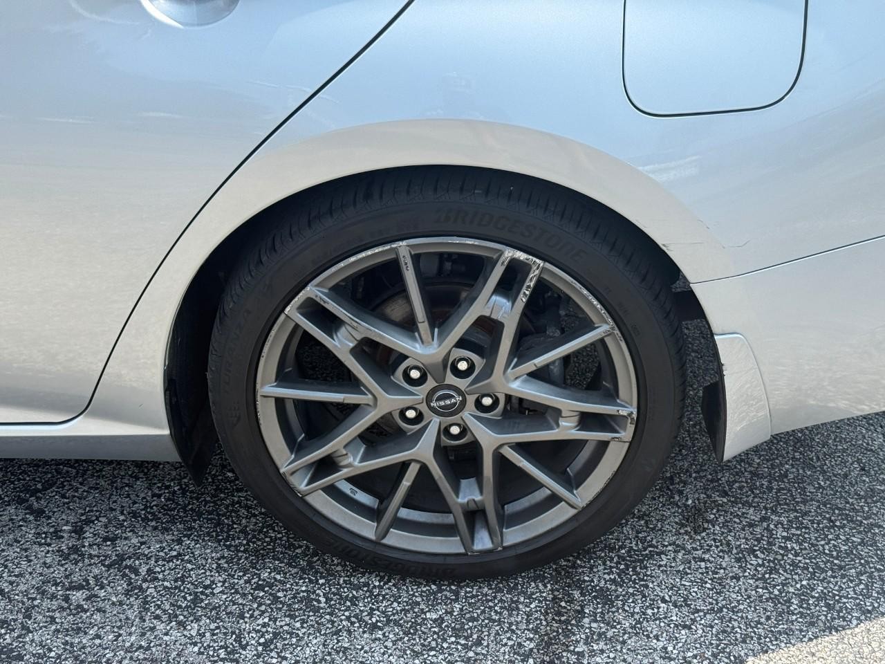 Nissan Altima Vehicle Full-screen Gallery Image 06