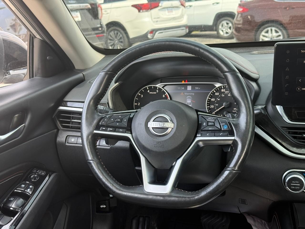 Nissan Altima Vehicle Full-screen Gallery Image 13