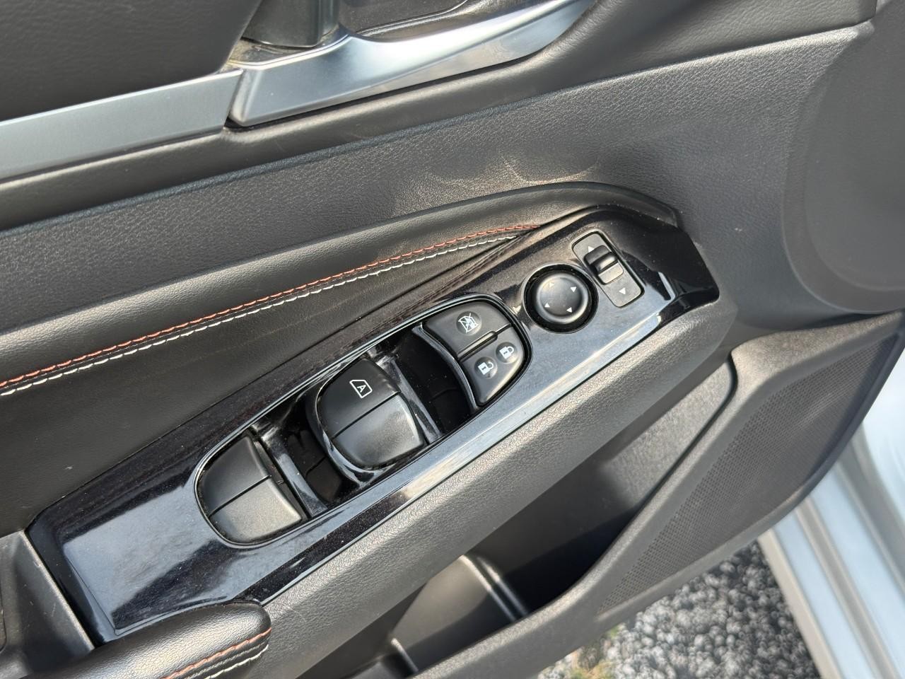 Nissan Altima Vehicle Full-screen Gallery Image 16