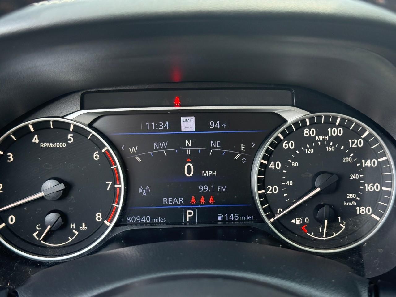 Nissan Altima Vehicle Full-screen Gallery Image 20