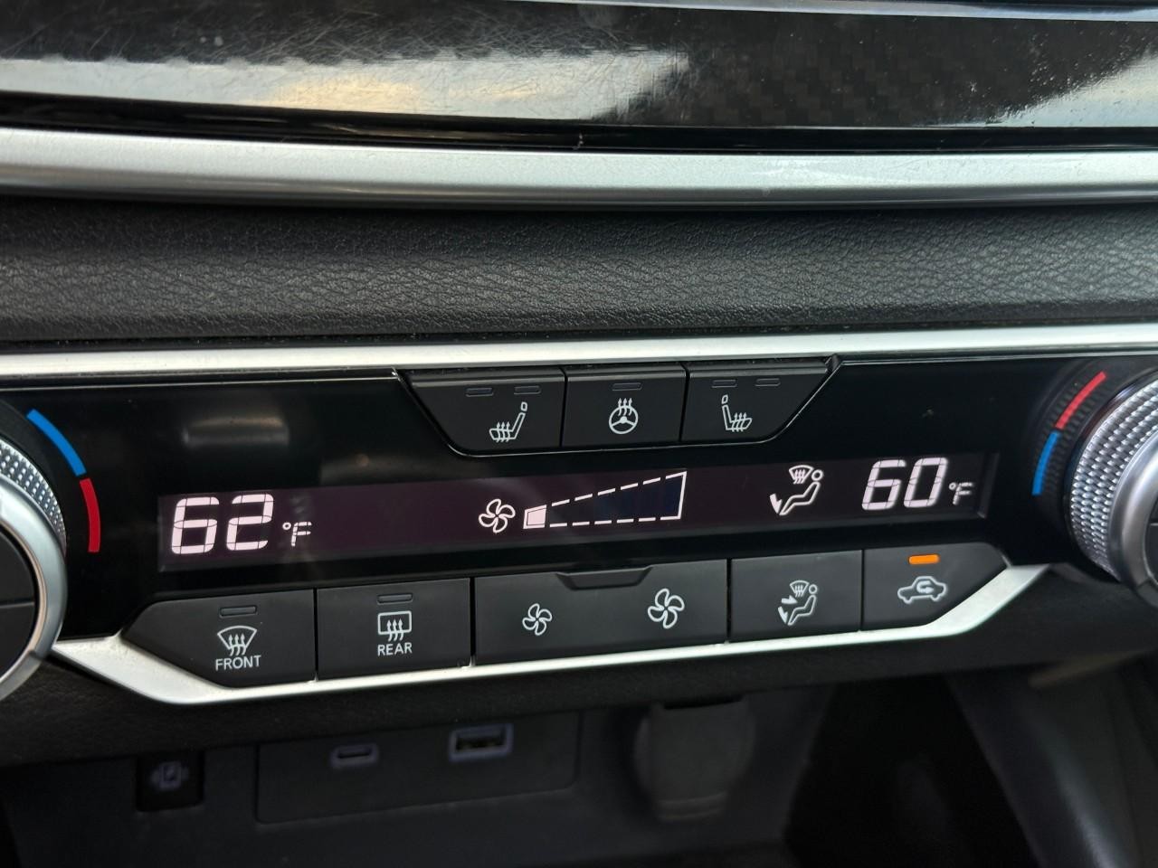 Nissan Altima Vehicle Full-screen Gallery Image 22