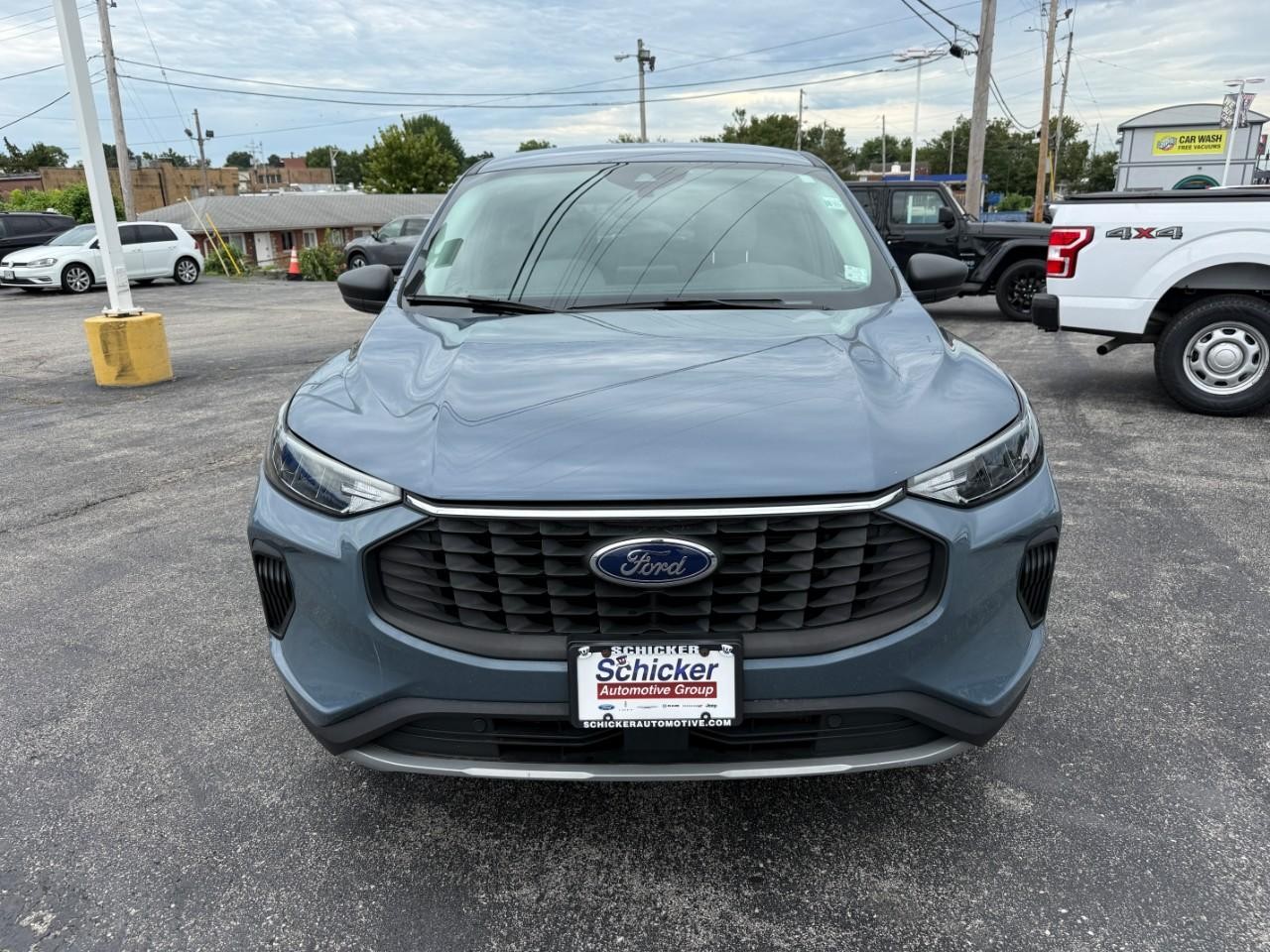 Ford Escape Vehicle Full-screen Gallery Image 08