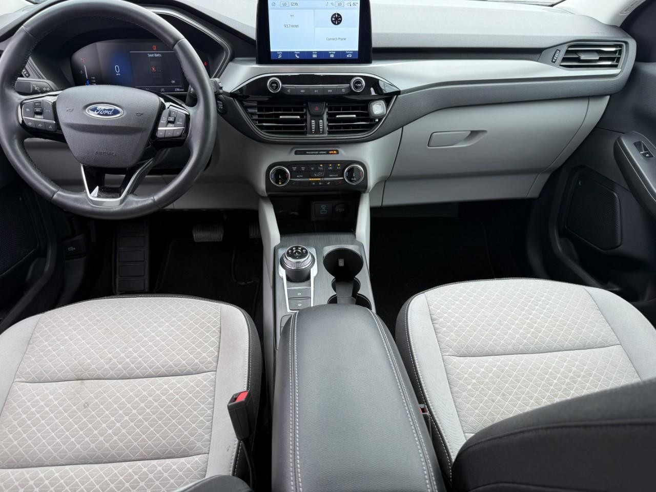 Ford Escape Vehicle Full-screen Gallery Image 10