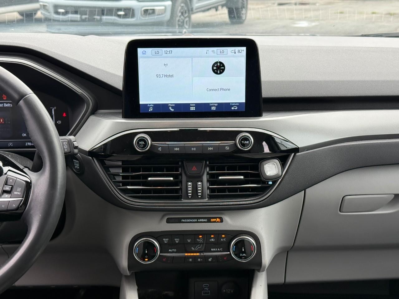 Ford Escape Vehicle Full-screen Gallery Image 12