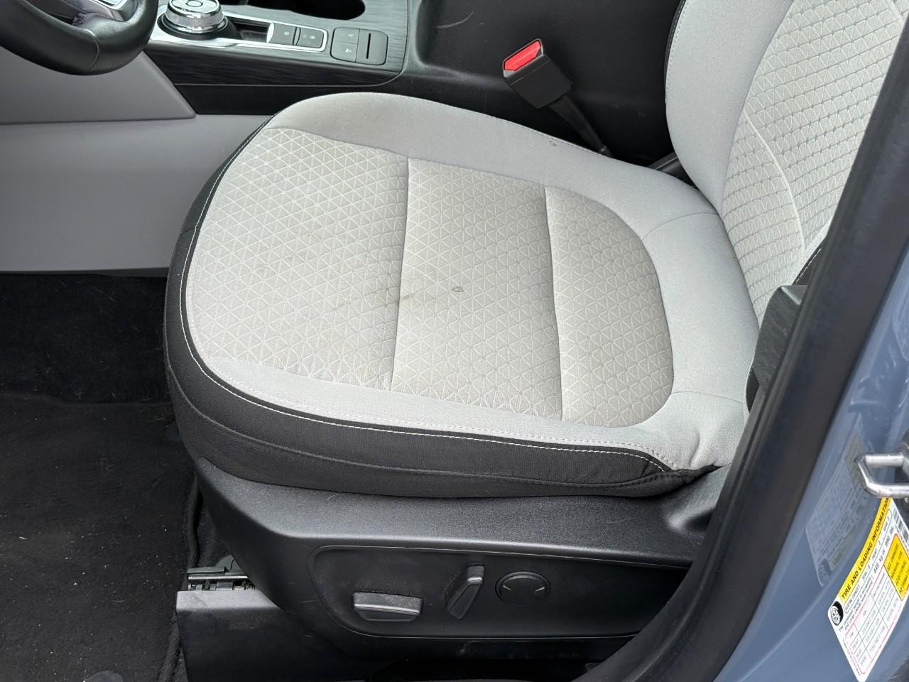 Ford Escape Vehicle Full-screen Gallery Image 17