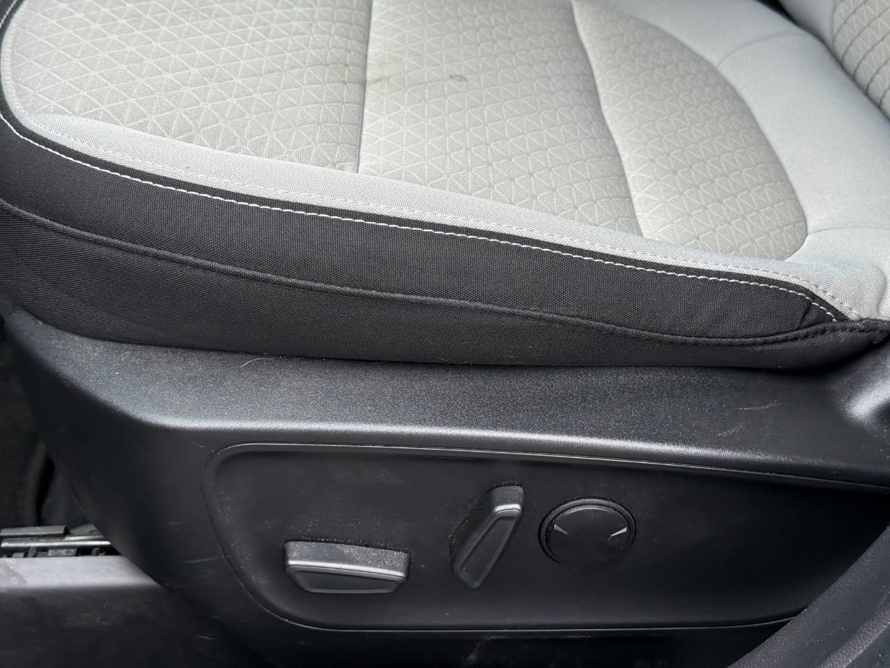 Ford Escape Vehicle Full-screen Gallery Image 18