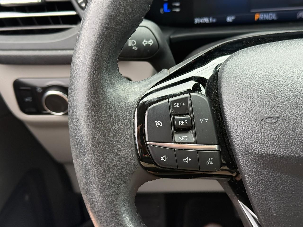 Ford Escape Vehicle Full-screen Gallery Image 19