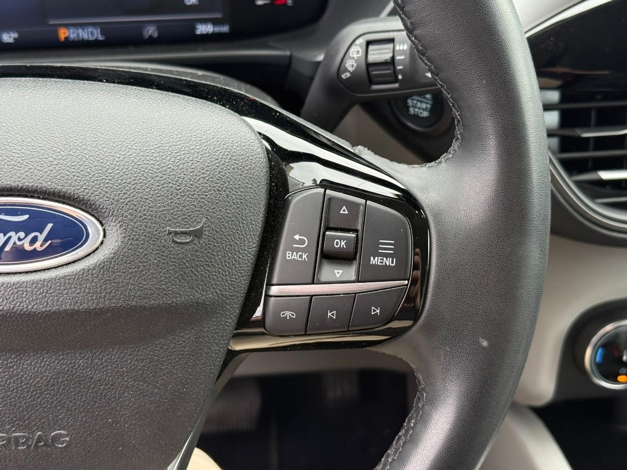 Ford Escape Vehicle Full-screen Gallery Image 20