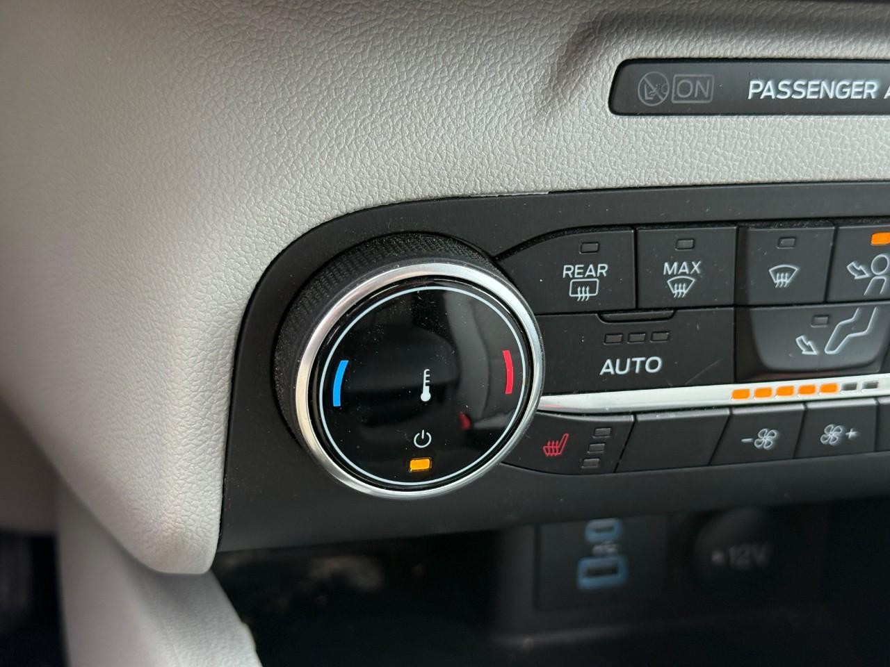 Ford Escape Vehicle Full-screen Gallery Image 23