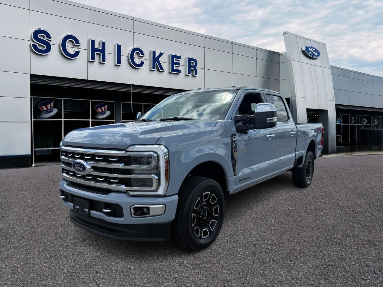 Ford Super Duty F-350 SRW Vehicle Full-screen Gallery Image 04