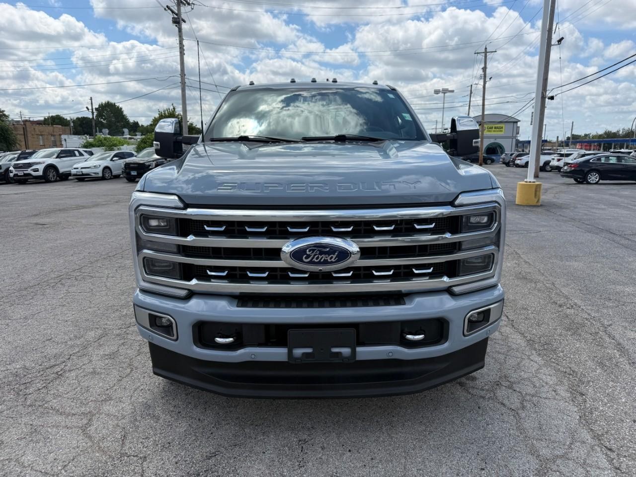 Ford Super Duty F-350 SRW Vehicle Full-screen Gallery Image 08