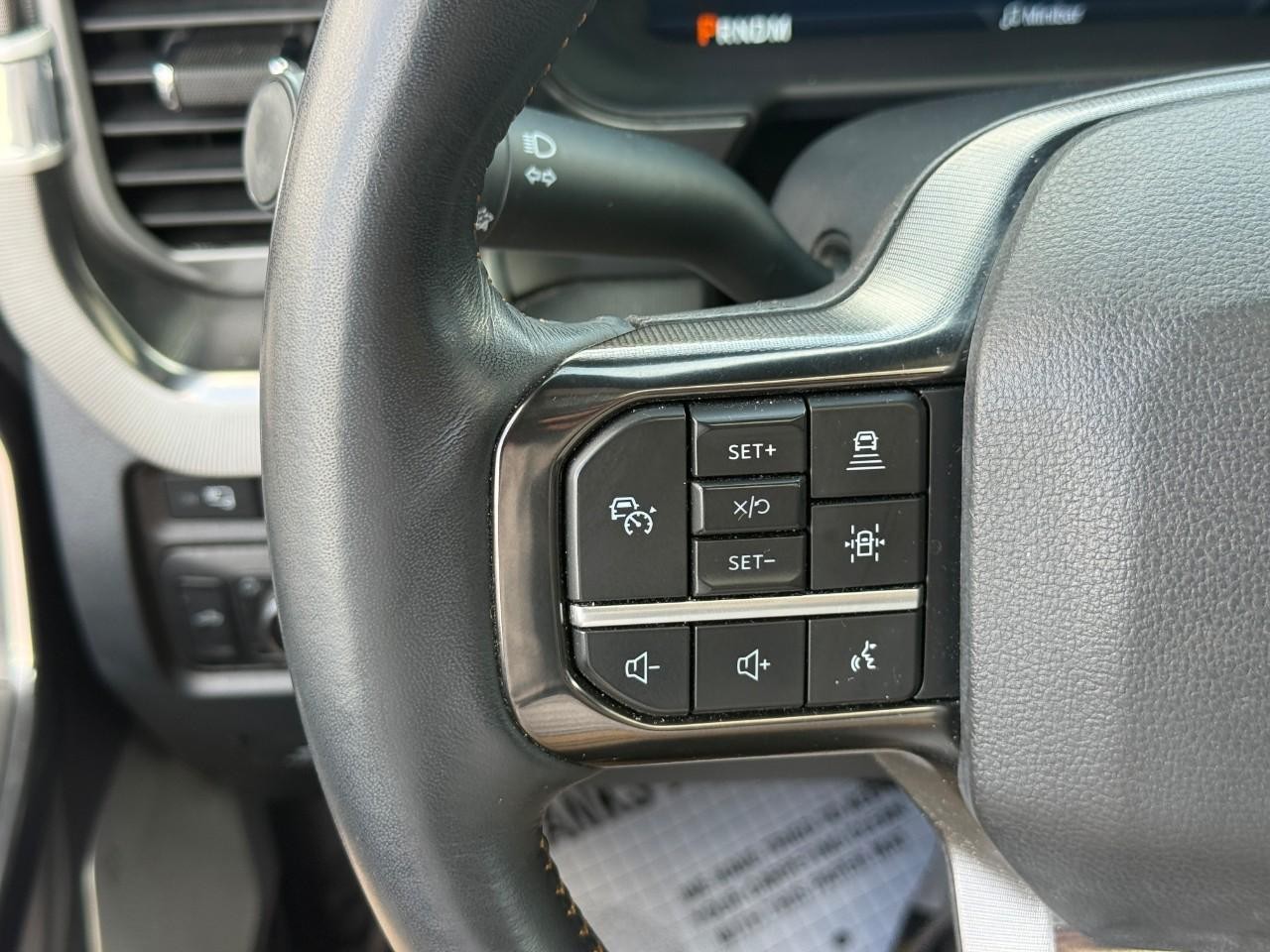 Ford Super Duty F-350 SRW Vehicle Full-screen Gallery Image 19