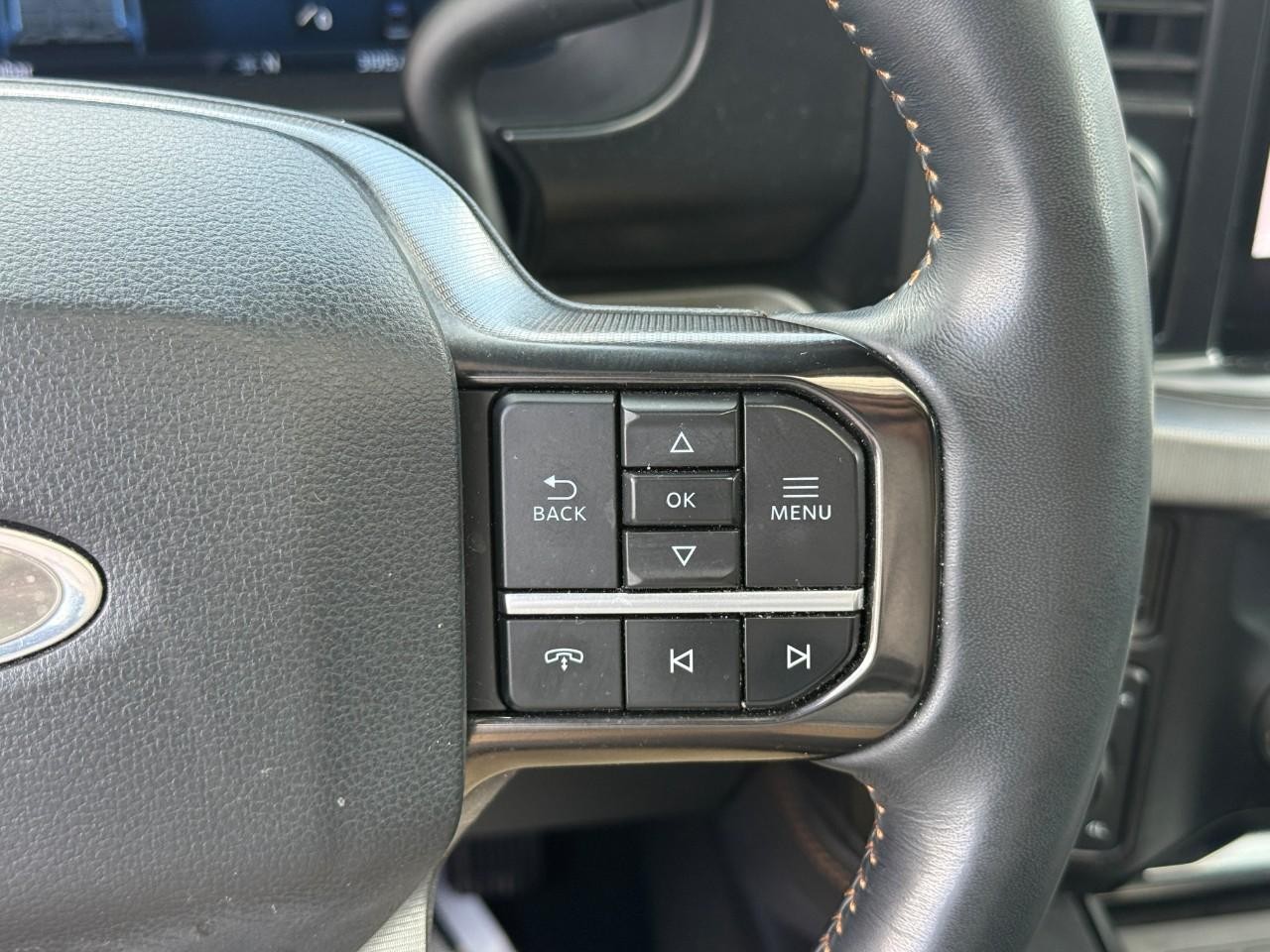 Ford Super Duty F-350 SRW Vehicle Full-screen Gallery Image 20