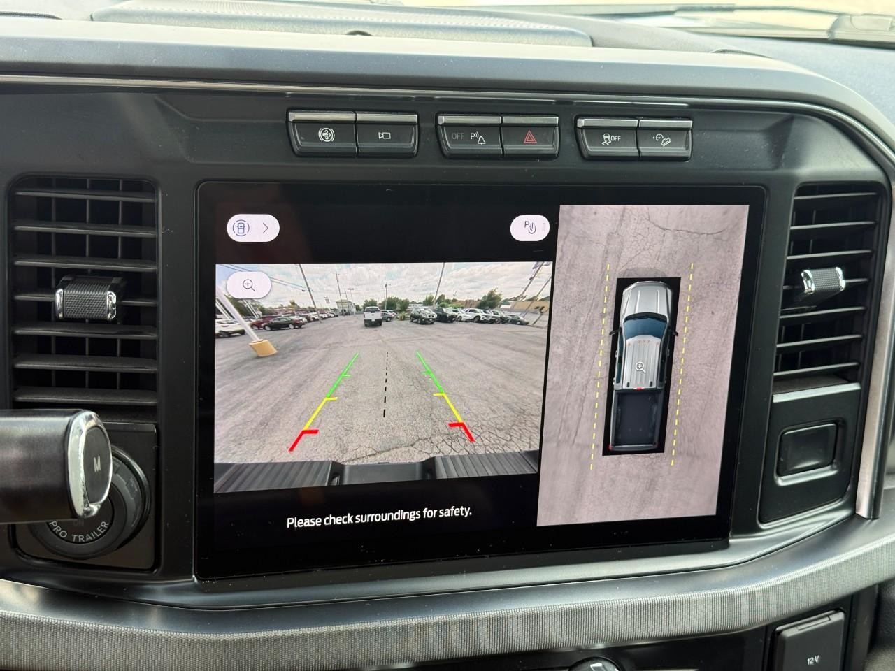 Ford Super Duty F-350 SRW Vehicle Full-screen Gallery Image 22