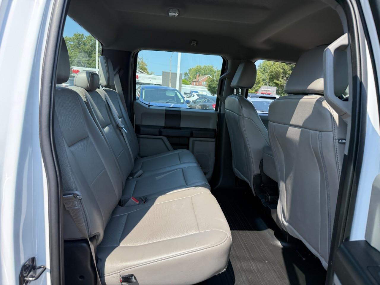 Ford F-150 Vehicle Full-screen Gallery Image 10