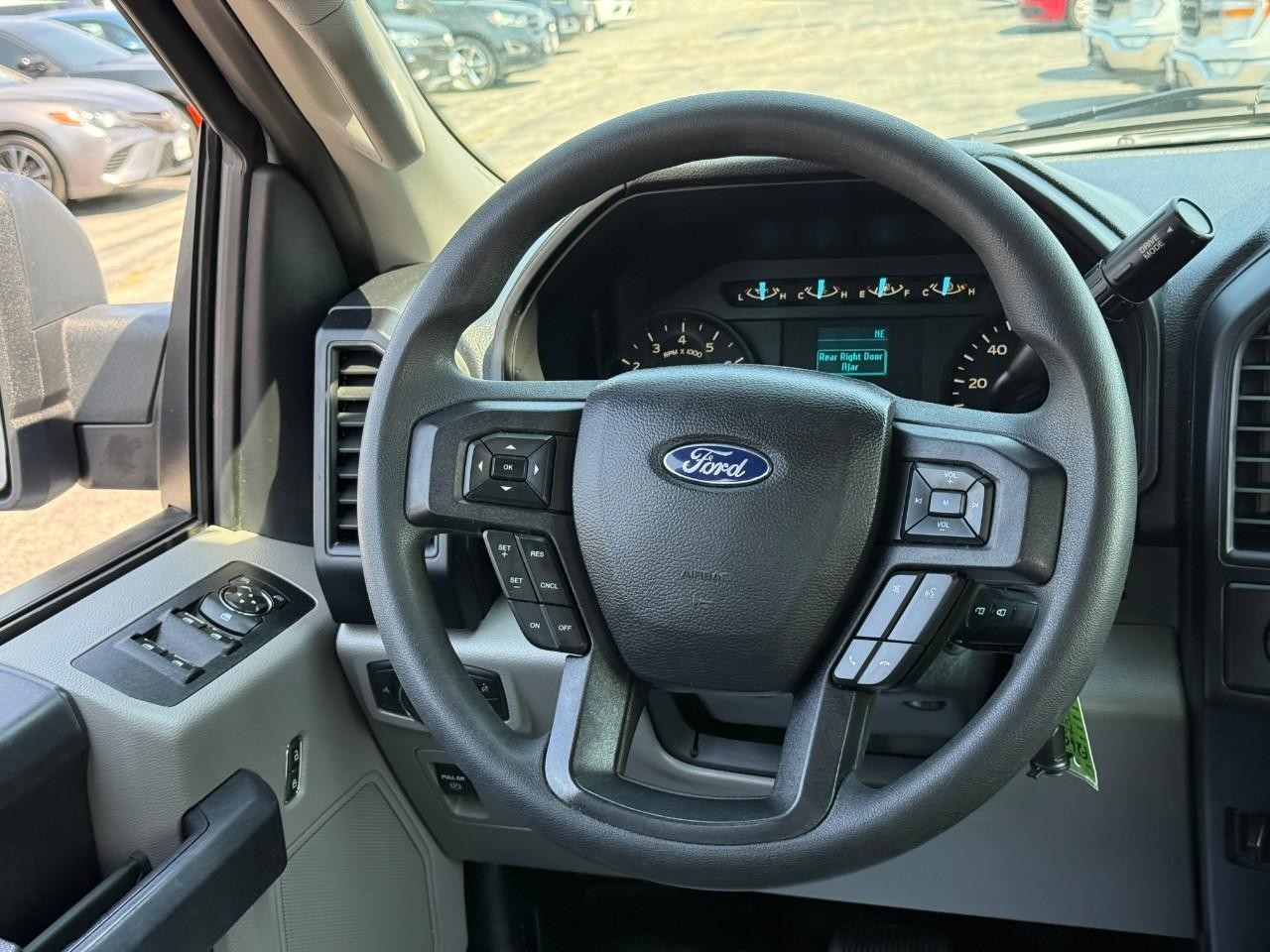 Ford F-150 Vehicle Full-screen Gallery Image 12