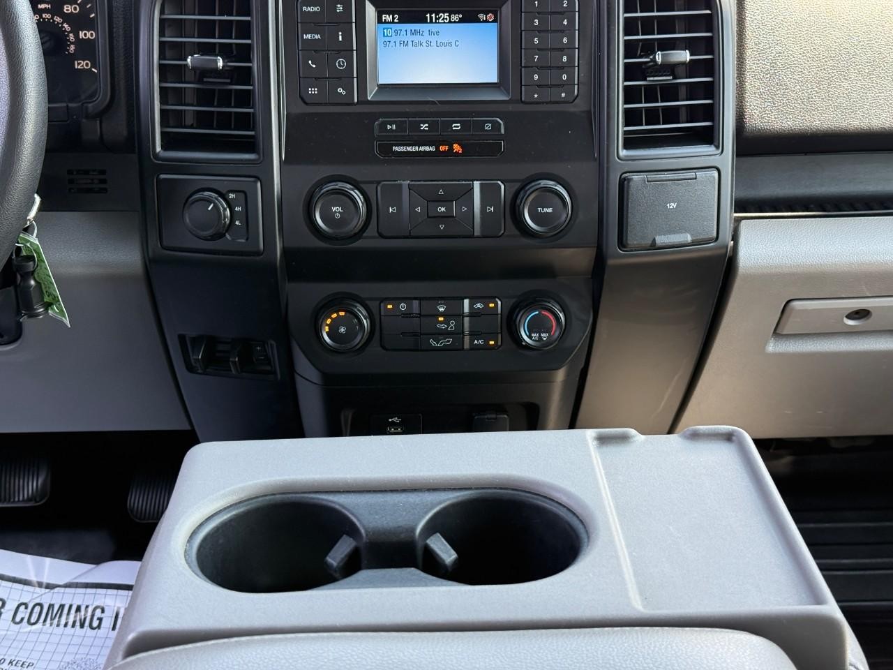 Ford F-150 Vehicle Full-screen Gallery Image 14