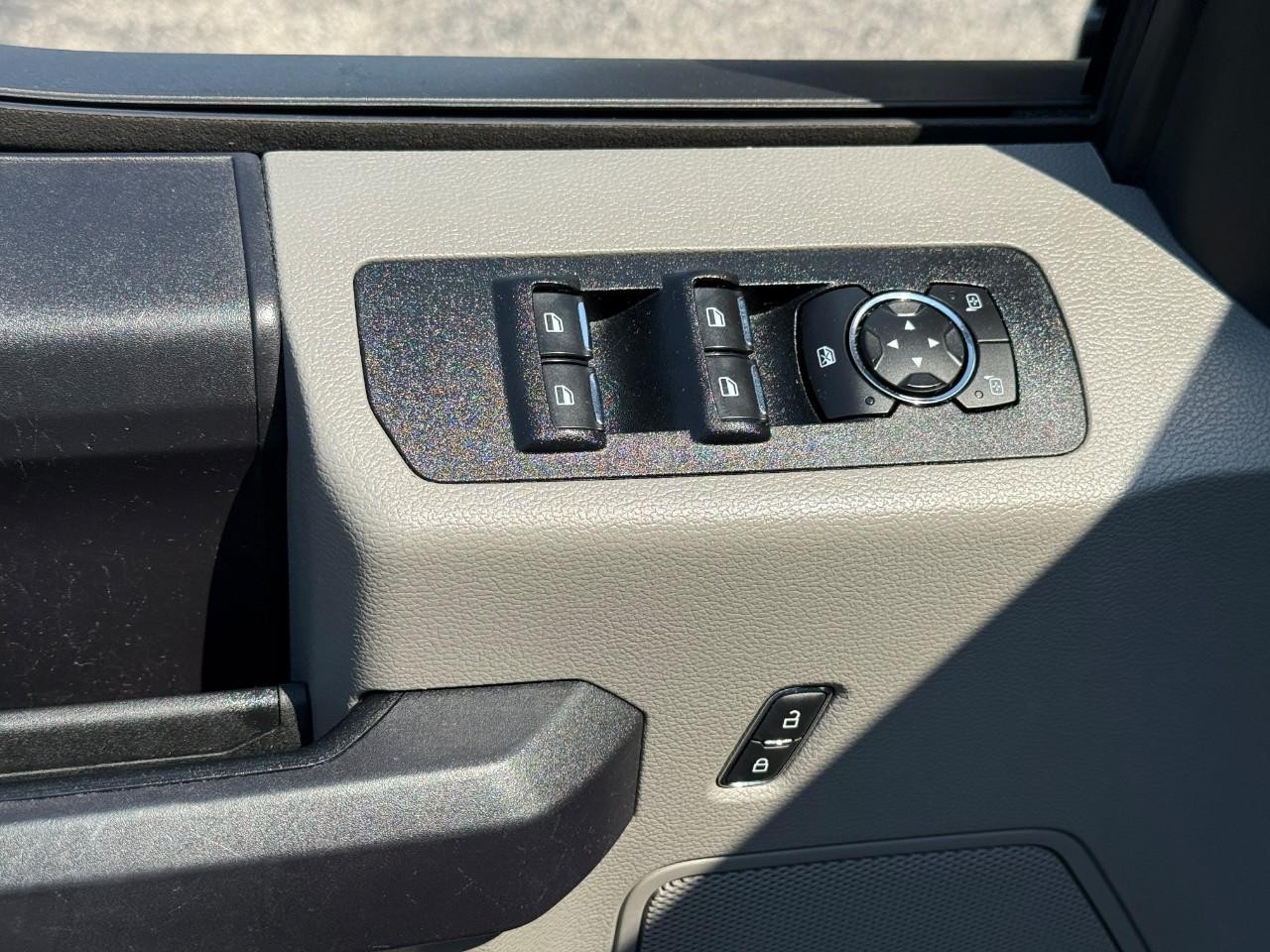 Ford F-150 Vehicle Full-screen Gallery Image 15