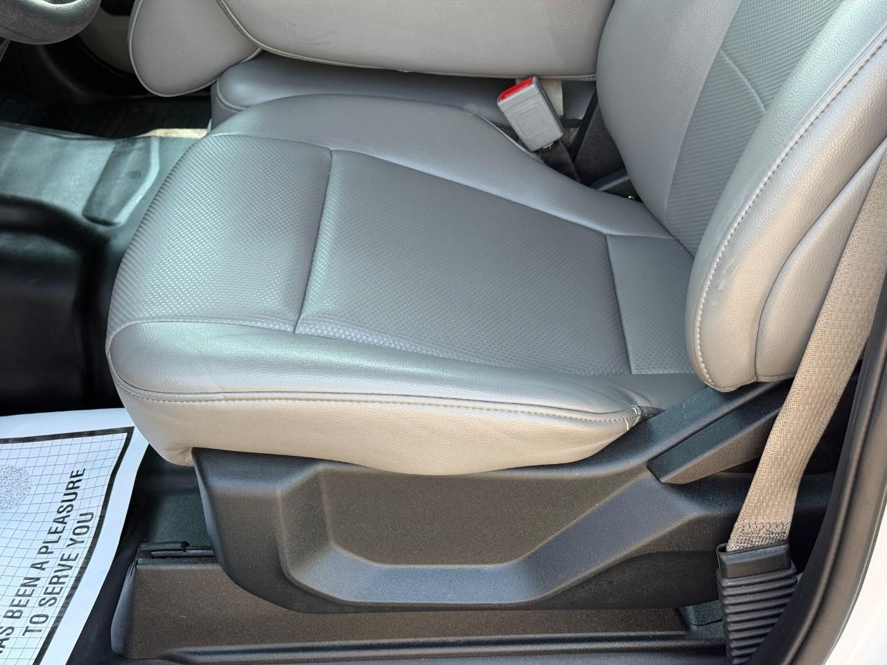 Ford F-150 Vehicle Full-screen Gallery Image 17