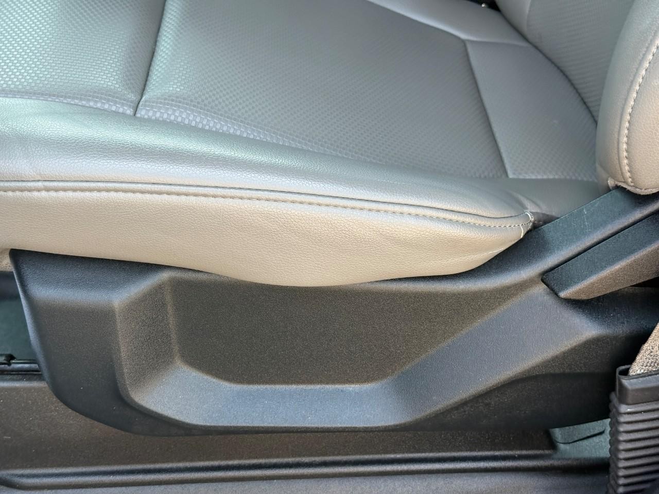 Ford F-150 Vehicle Full-screen Gallery Image 18