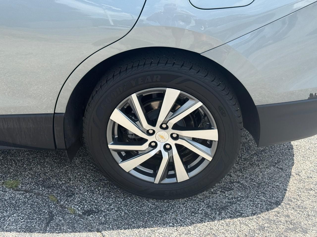 Chevrolet Equinox Vehicle Full-screen Gallery Image 06