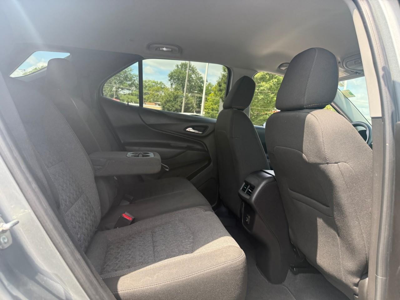 Chevrolet Equinox Vehicle Full-screen Gallery Image 11