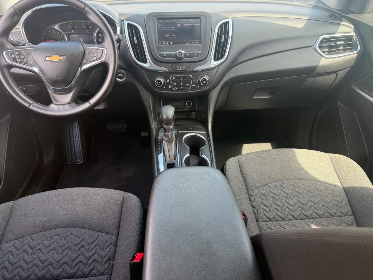 Chevrolet Equinox Vehicle Full-screen Gallery Image 12