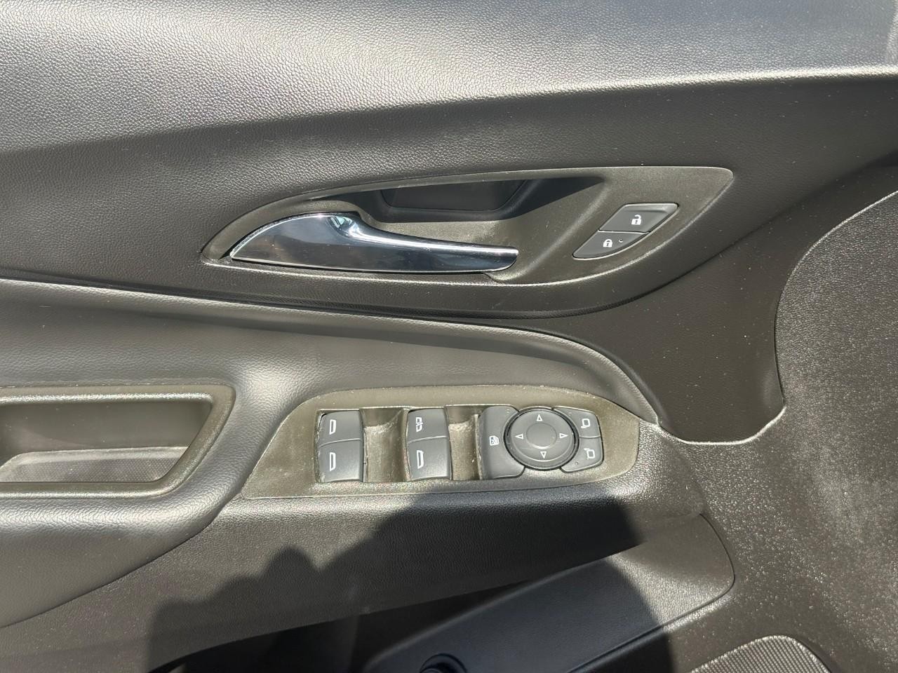 Chevrolet Equinox Vehicle Full-screen Gallery Image 16