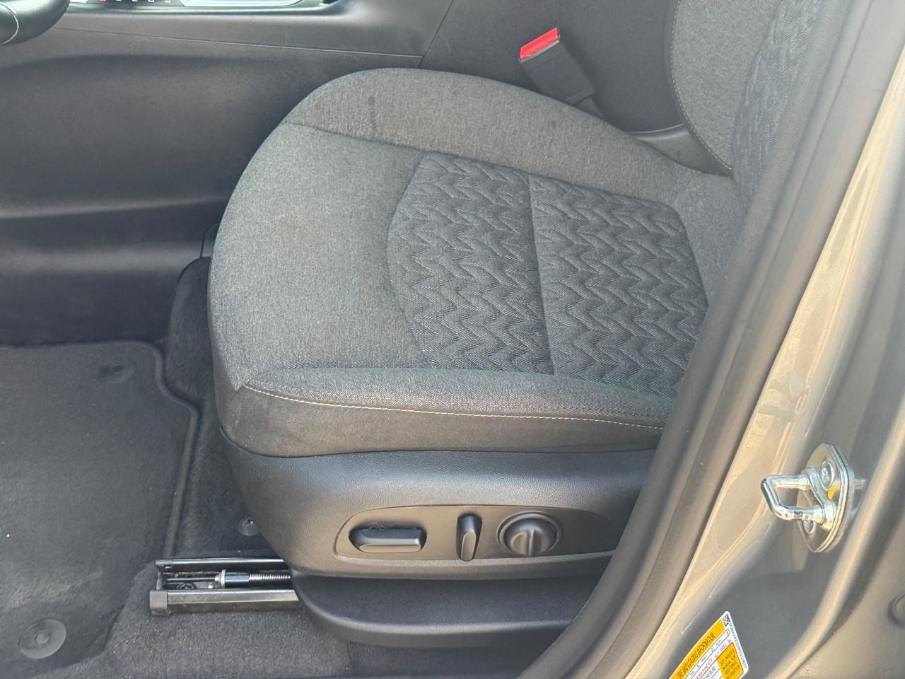 Chevrolet Equinox Vehicle Full-screen Gallery Image 18