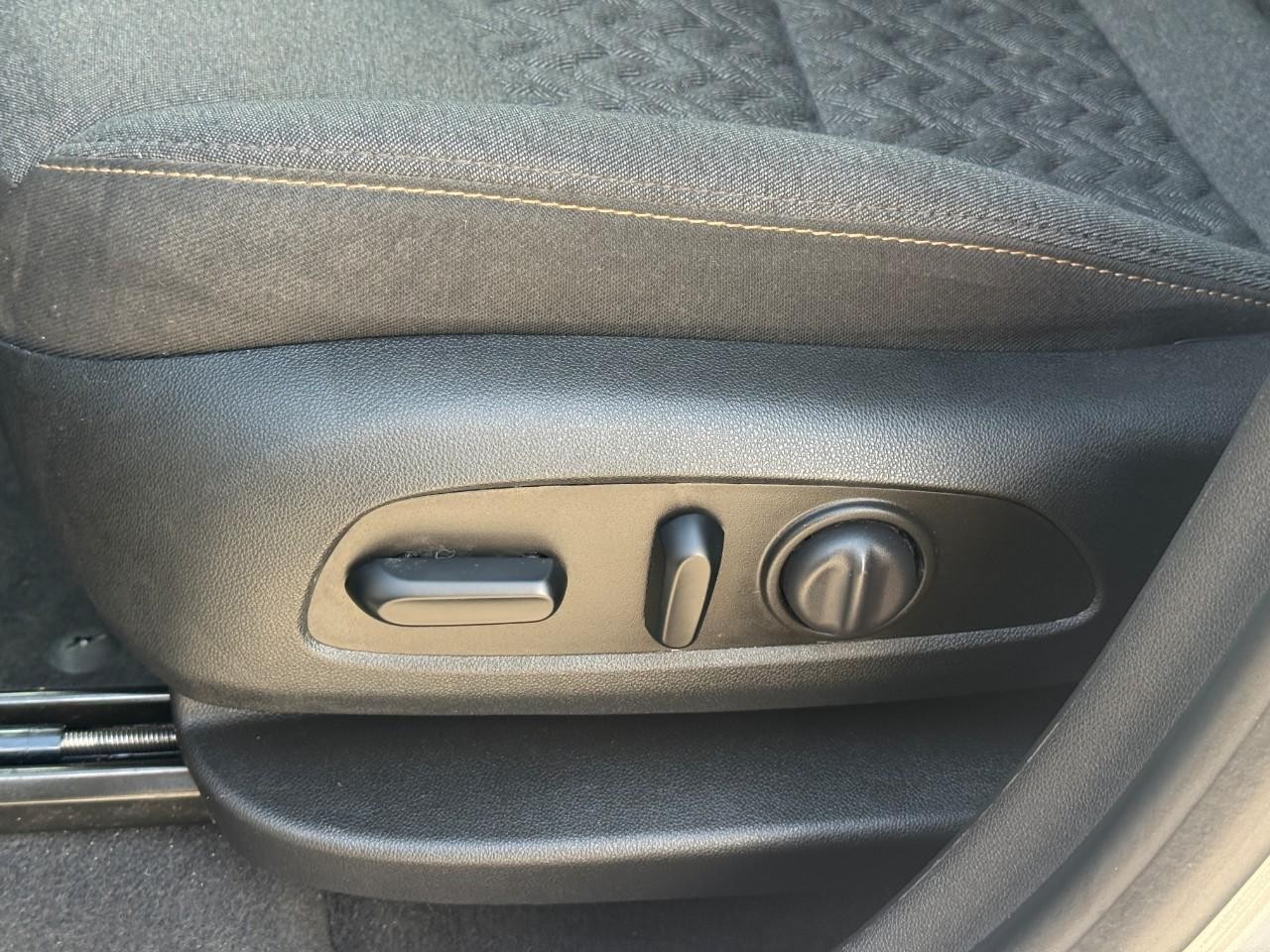 Chevrolet Equinox Vehicle Full-screen Gallery Image 19