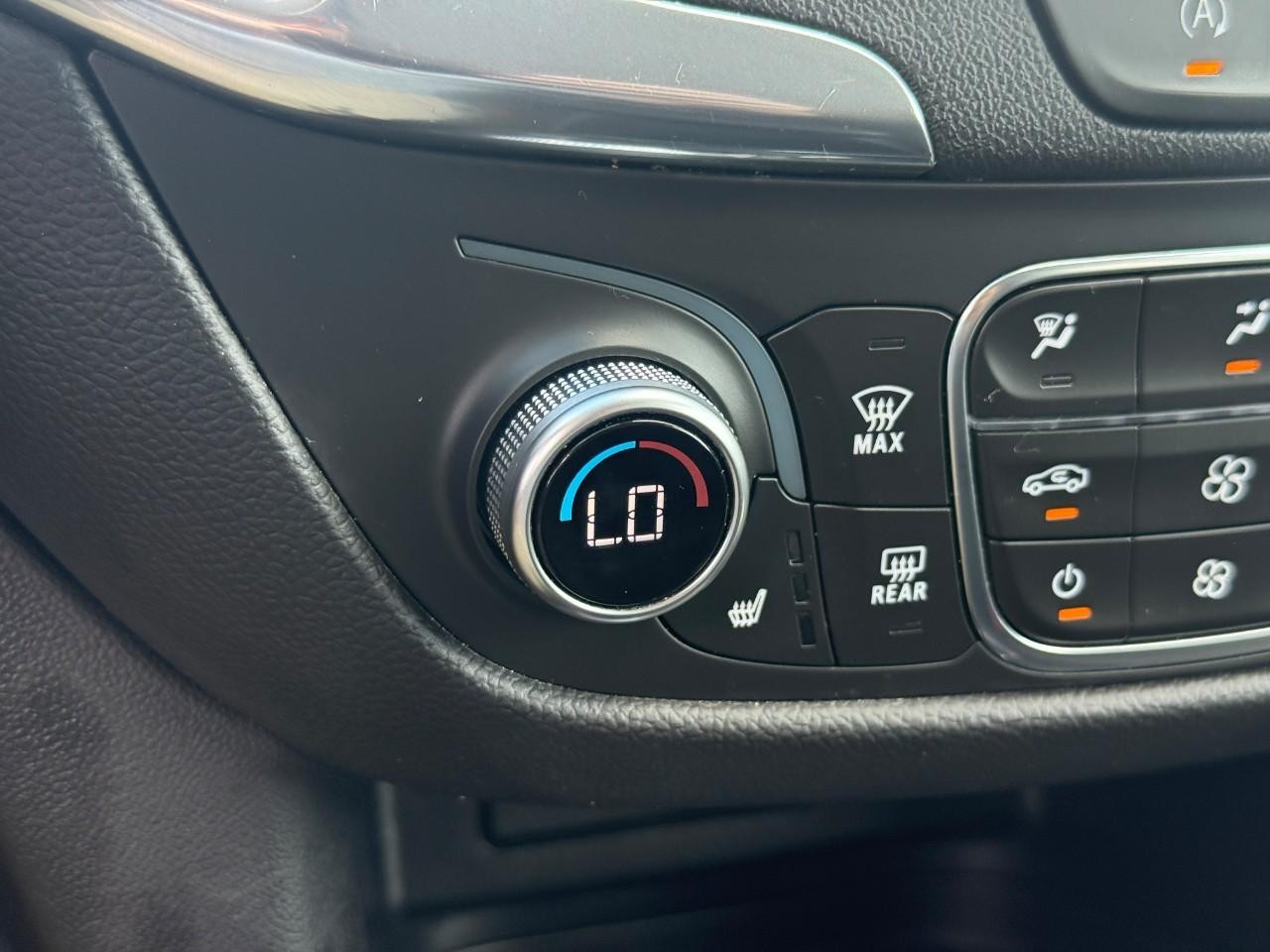 Chevrolet Equinox Vehicle Full-screen Gallery Image 24