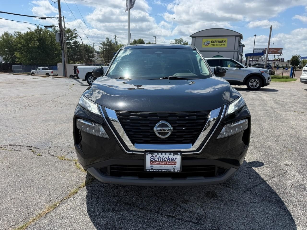 Nissan Rogue Vehicle Full-screen Gallery Image 10