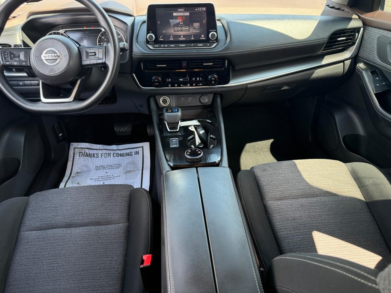 Nissan Rogue Vehicle Full-screen Gallery Image 12