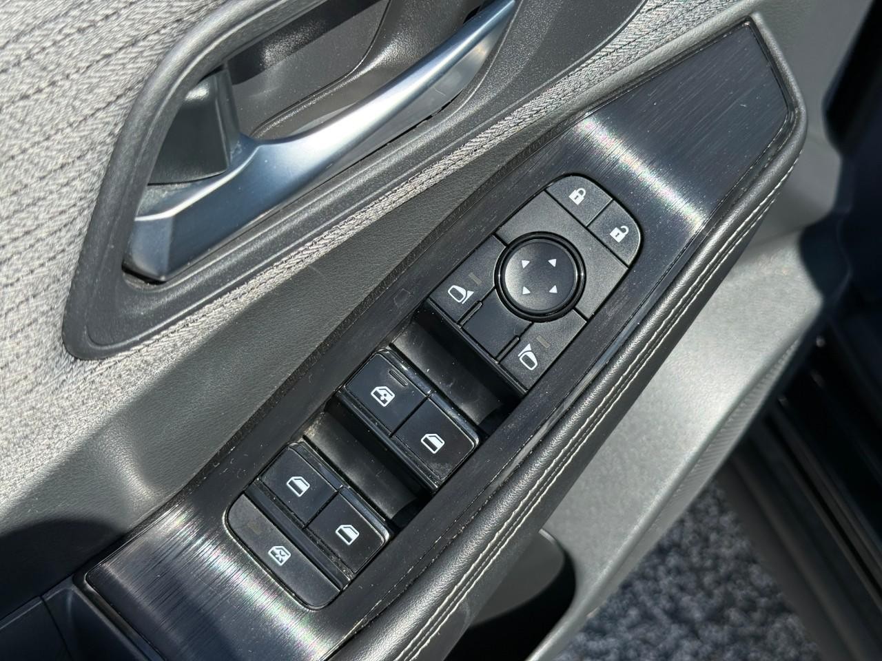 Nissan Rogue Vehicle Full-screen Gallery Image 17
