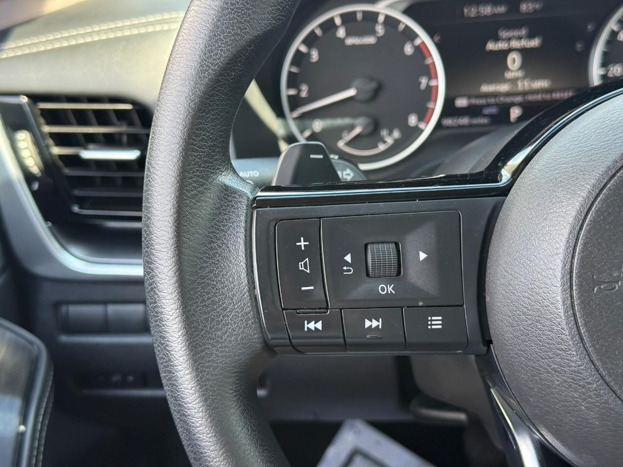 Nissan Rogue Vehicle Full-screen Gallery Image 20