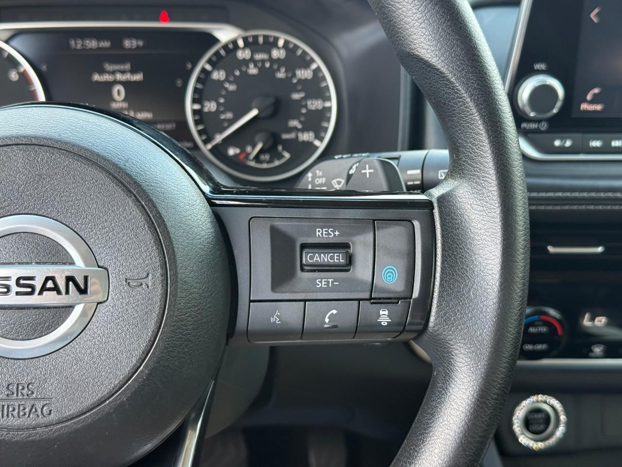 Nissan Rogue Vehicle Full-screen Gallery Image 21