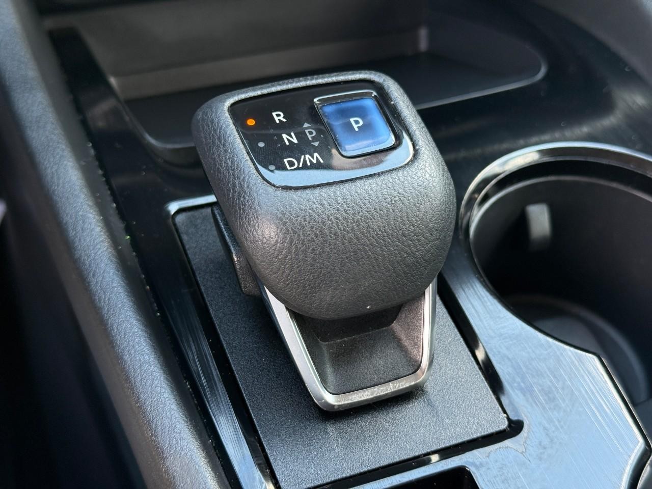 Nissan Rogue Vehicle Full-screen Gallery Image 23